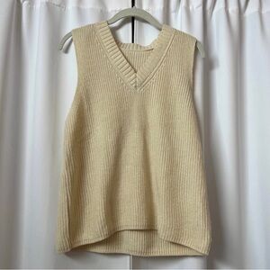 New SHEIN Pale Cream V-Neck Sleeveless Acrylic Vest Sweater Size Medium